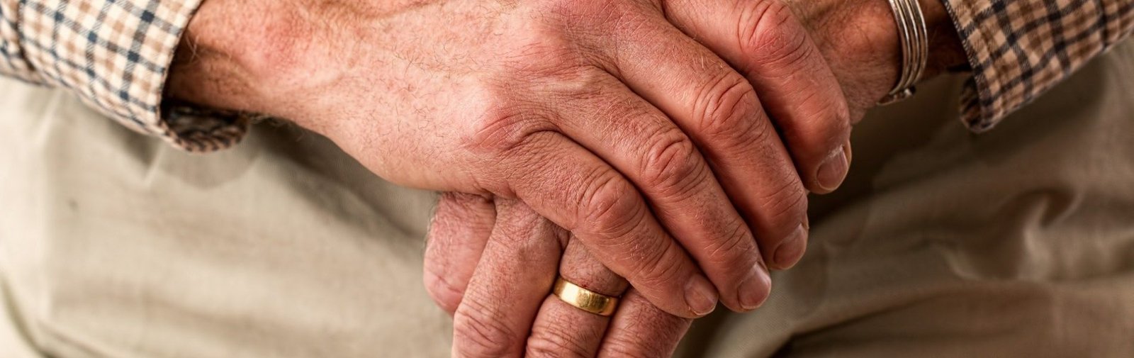 hands-981400_1920