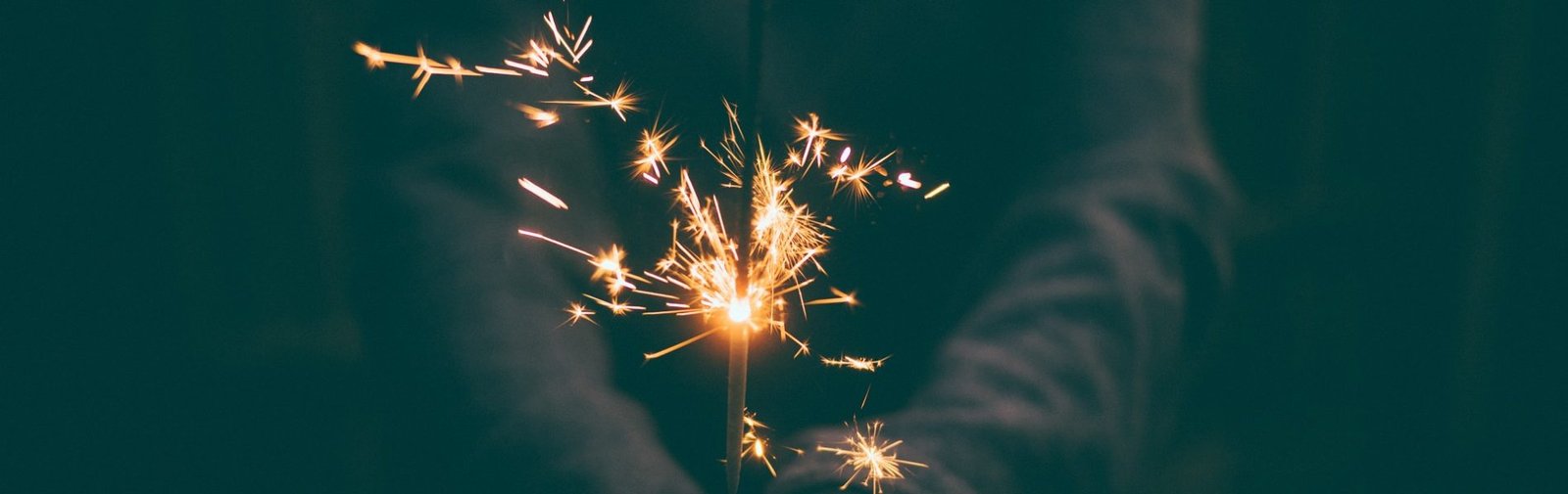 sparkler-ge03521a7b_1920 sparkler-ge03521a7b_1920